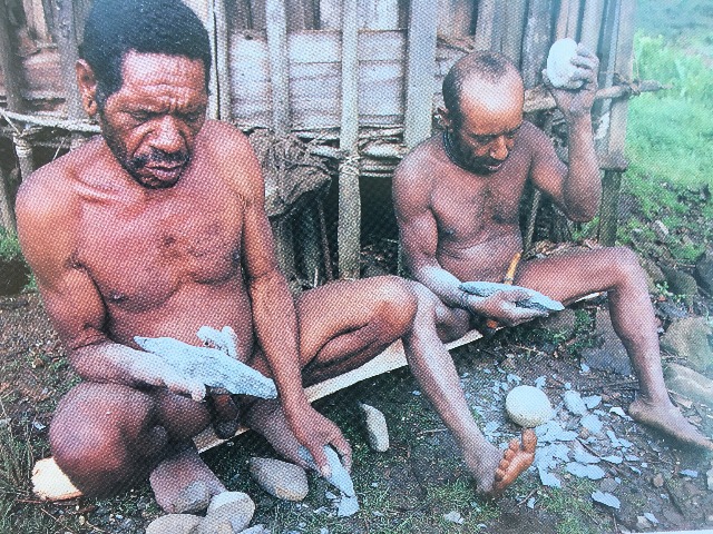 Papuánští domorodci z pohoří Jayawijaya, Irian Jaya, Indonésie (foto: Pierre Petrequin)